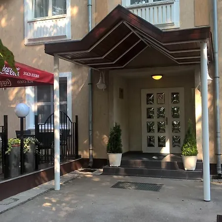 Отель Thelena