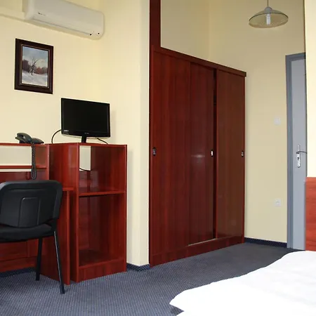Hotel Thelena Tolna